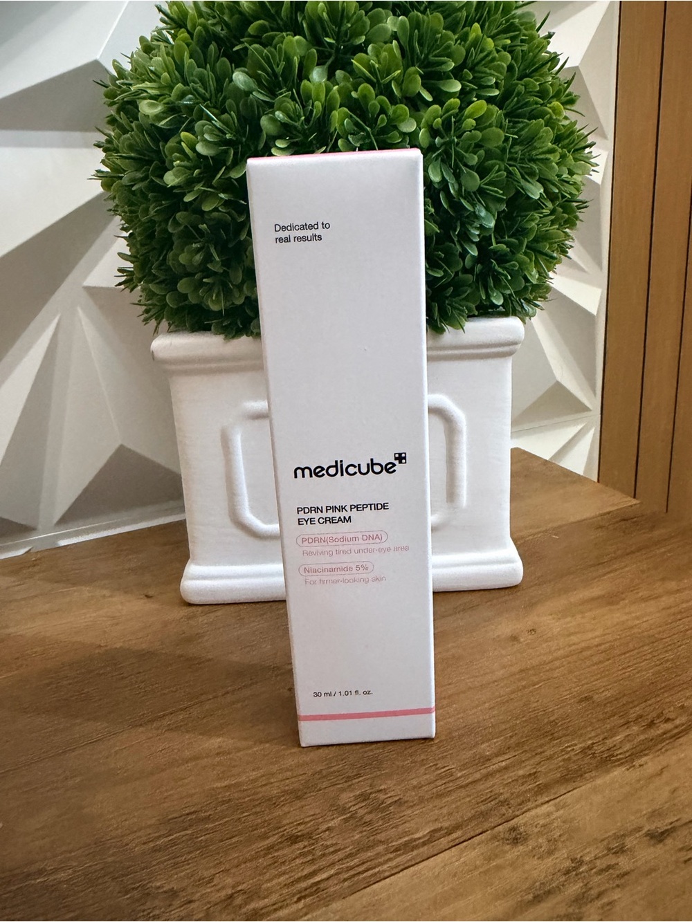 Medicube PDRN Pink Peptide Eye Cream – Pink